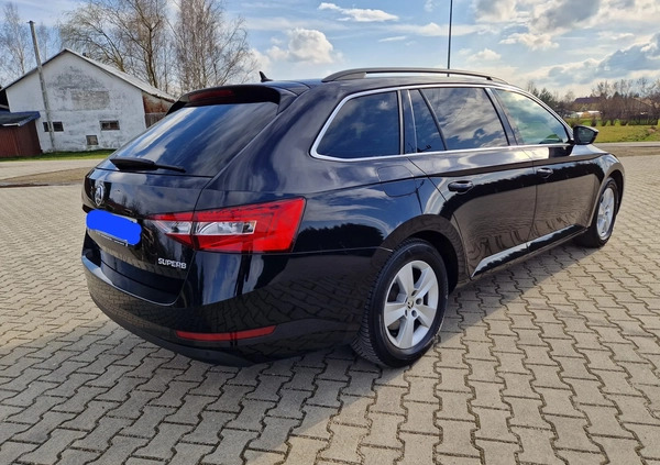 Skoda Superb cena 69900 przebieg: 188000, rok produkcji 2016 z Gorlice małe 172